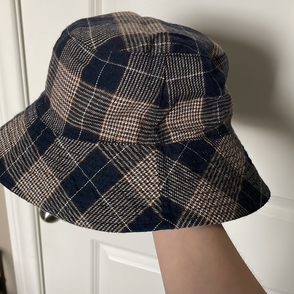 Reversible bucket hat